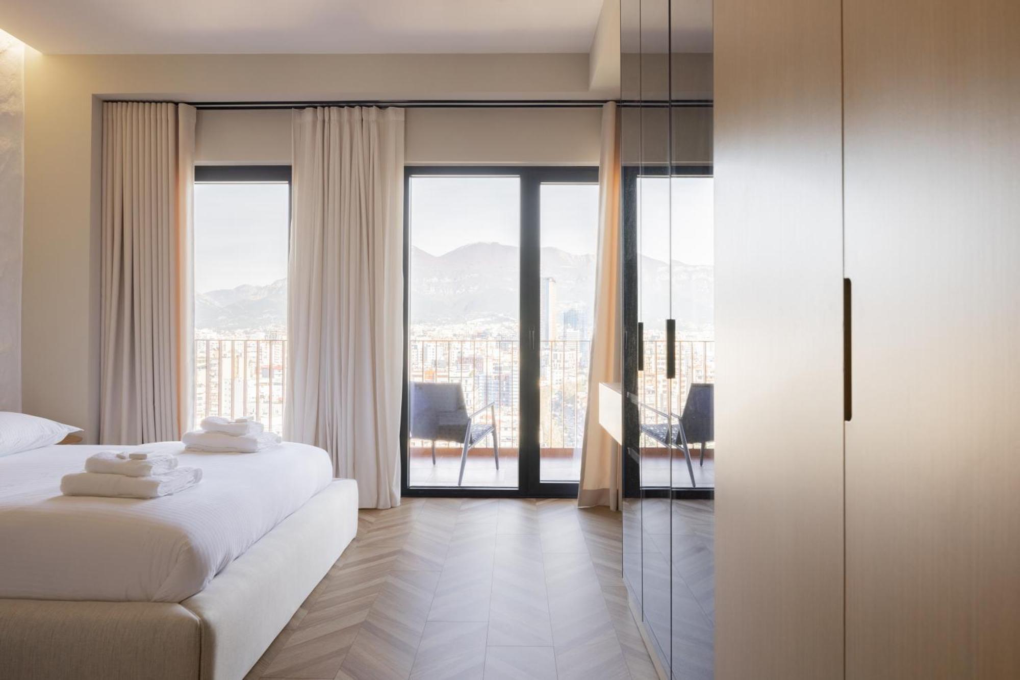 Square Inn Garden Aparthotel Тирана Экстерьер фото