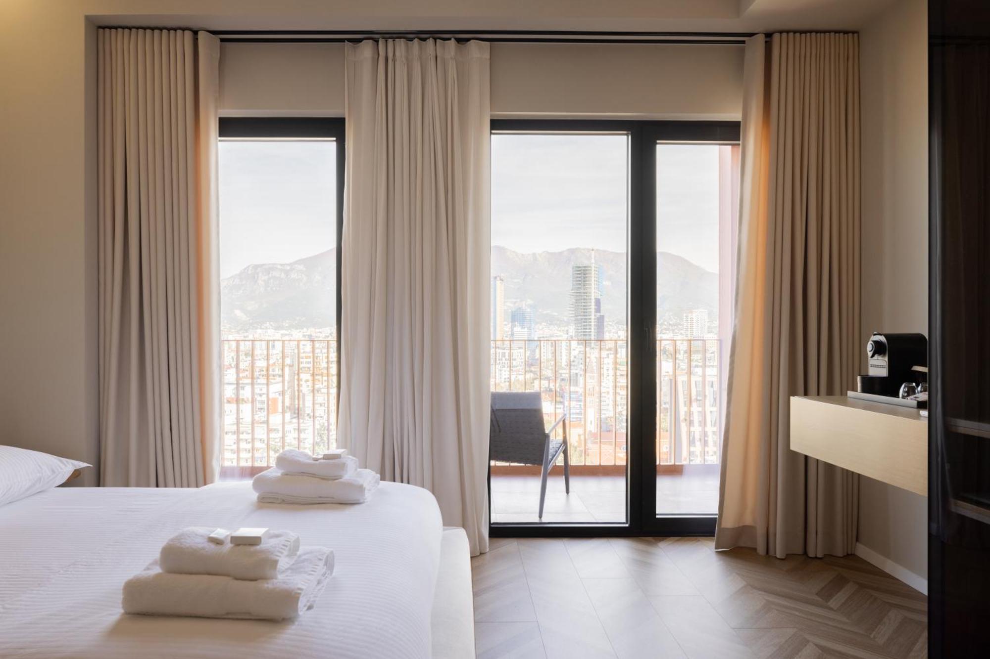 Square Inn Garden Aparthotel Тирана Экстерьер фото