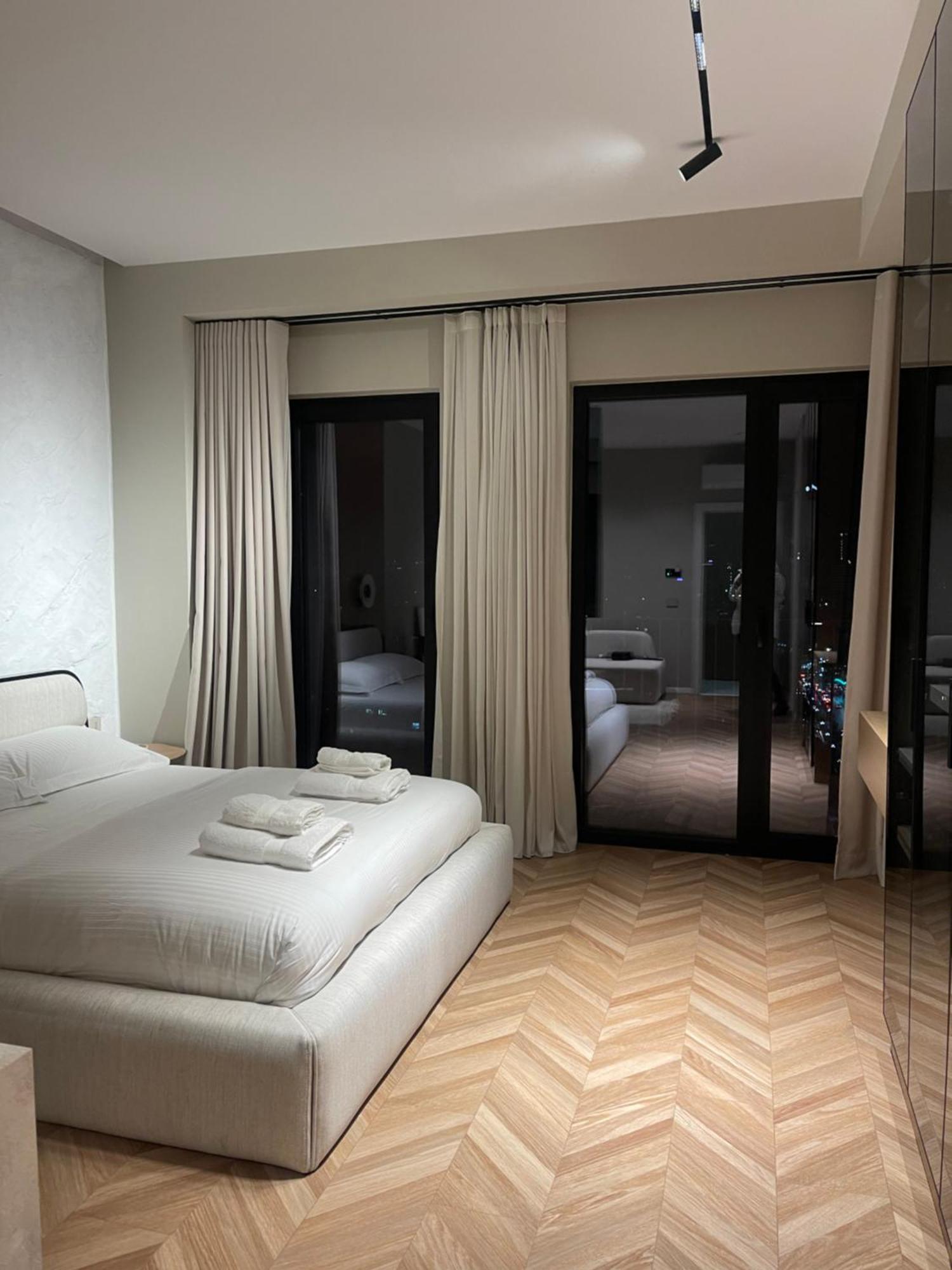 Square Inn Garden Aparthotel Тирана Экстерьер фото