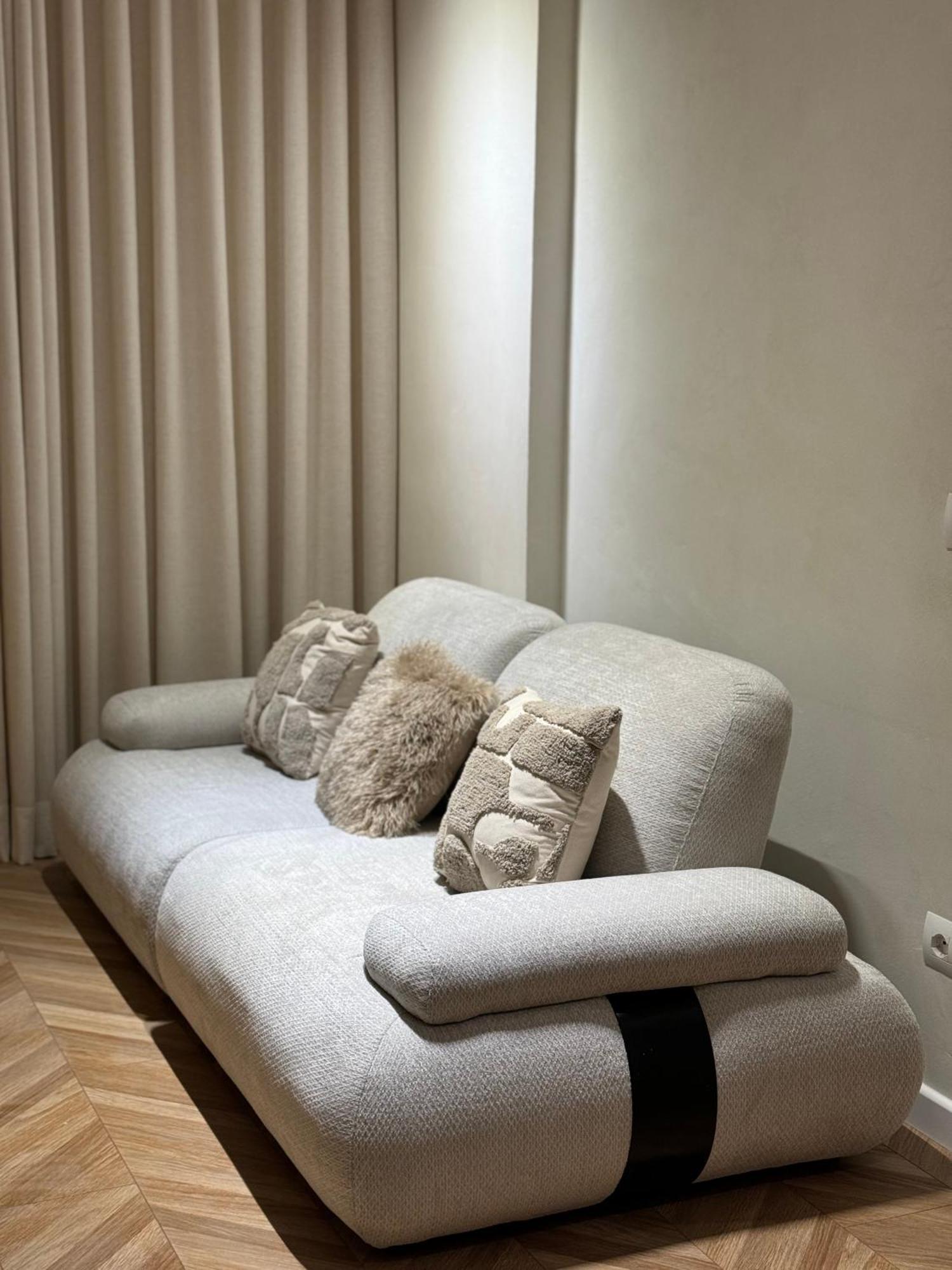 Square Inn Garden Aparthotel Тирана Экстерьер фото