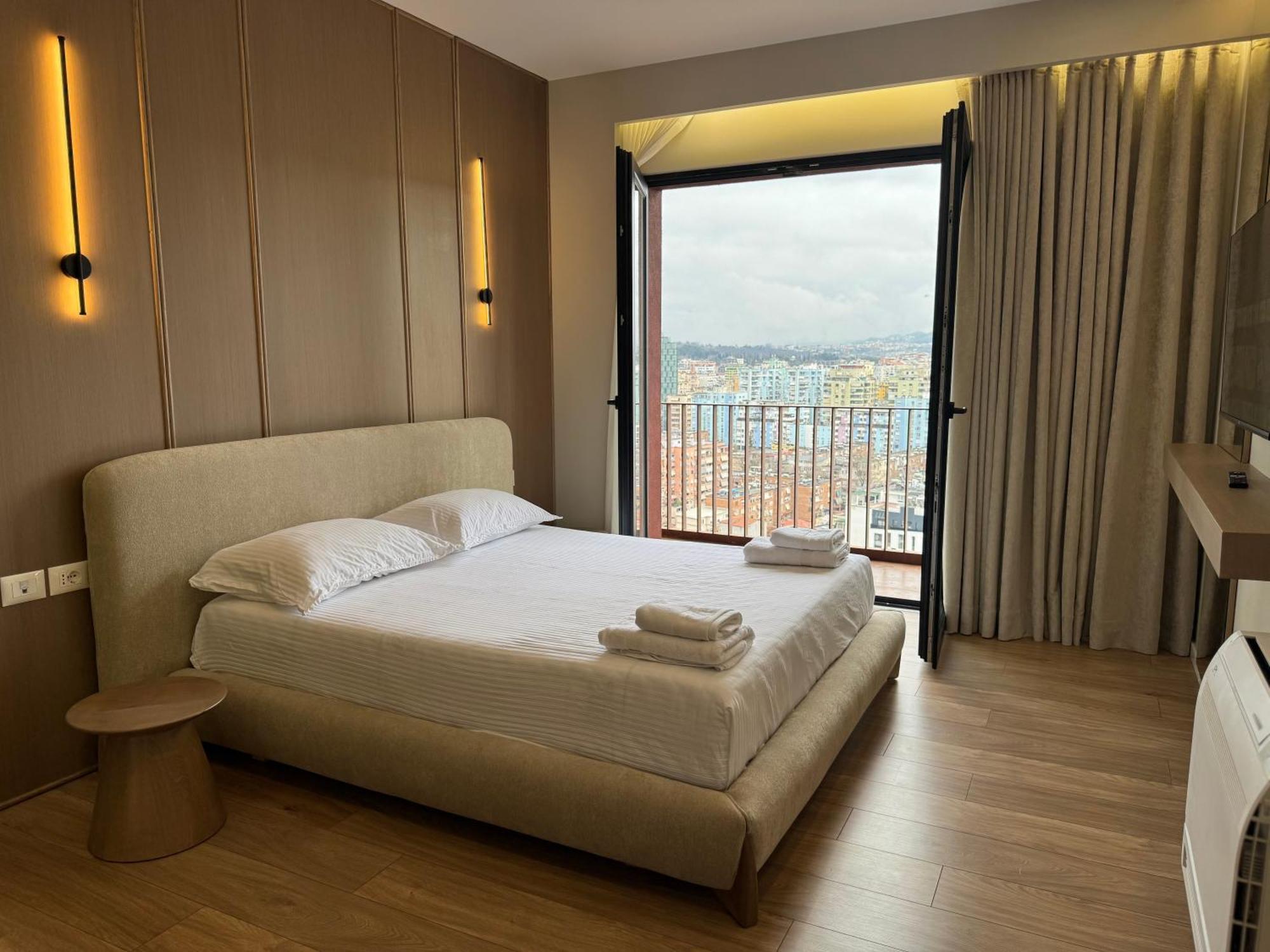 Square Inn Garden Aparthotel Тирана Экстерьер фото