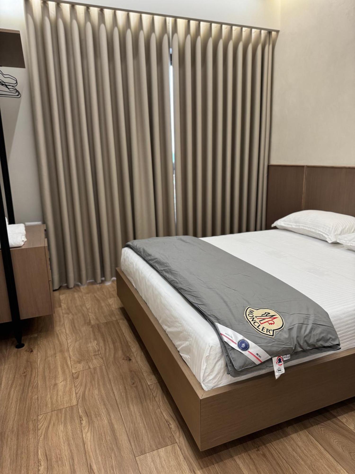 Square Inn Garden Aparthotel Тирана Экстерьер фото